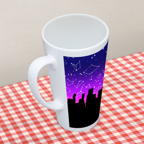 Кружка Латте с принтом Фиолетовое небо и тёмный город со звёздами, фото #5