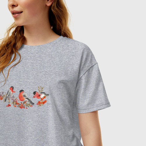 Женская футболка хлопок Oversize с принтом Снегири на рябине, фото на моделе #1