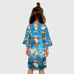 Платье с принтом Паттерн чаек на полигональном синем для ребенка, вид на модели сзади №2. Цвет основы: белый