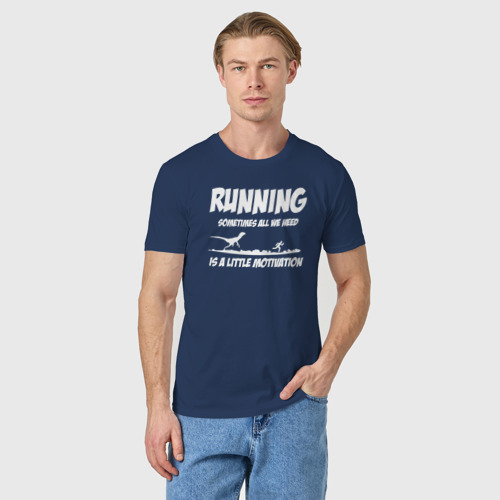 Мужская футболка хлопок Чтобы бегать нужно немного мотивации, цвет темно-синий - фото 3