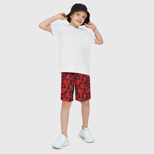 Детские спортивные шорты 3D с принтом Красные смайлы, фото на моделе #1