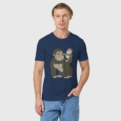 Мужская футболка хлопок Мультяшная горилла с детенышем, цвет темно-синий - фото 3