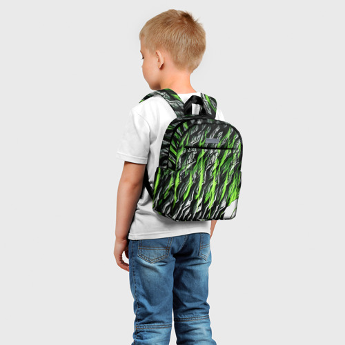 Детский рюкзак 3D с принтом Камень и зелёные полосы, фото на моделе #1