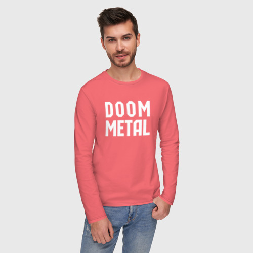 Мужской лонгслив хлопок с принтом Надпись Doom metal, фото на моделе #1