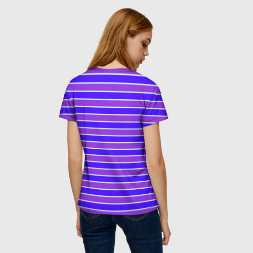 Женская футболка 3D с принтом Неоновые полосы фиолетовые и синие, вид сзади #2