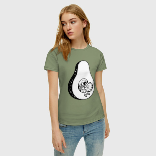 Женская футболка хлопок с принтом Космическое авокадо, фото на моделе #1