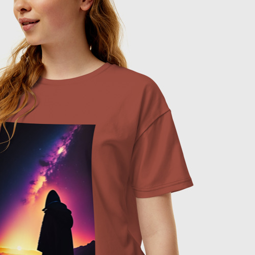 Женская футболка хлопок Oversize с принтом Млечный путь и путник, фото на моделе #1