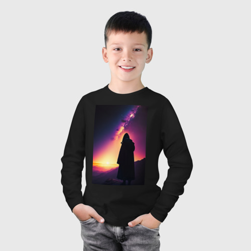 Детский лонгслив хлопок с принтом Млечный путь и путник, фото на моделе #1