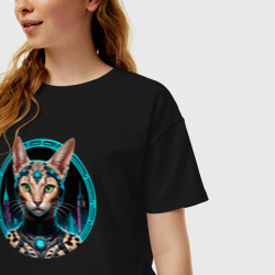 Женская футболка хлопок Oversize Кибер-кот породы саванна в киберпанк городе - фото 2