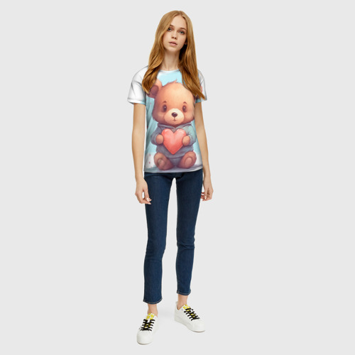 Женская футболка 3D с принтом Плюшевый мишка держит сердечко, вид сбоку #3