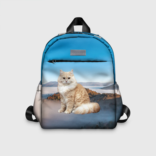 Детский рюкзак с принтом Белая пятнистая кошка на природном ландшафте, вид спереди №1