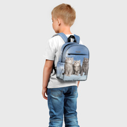 Рюкзак с принтом Котята на облаках для ребенка, вид на модели спереди №2. Цвет основы: белый