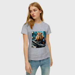 Женская футболка хлопок Мем вооруженная капибара и автомат - фото 2