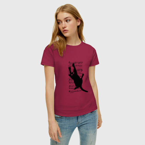 Женская футболка хлопок Кот повис на музыкальных нотах, цвет маджента - фото 3
