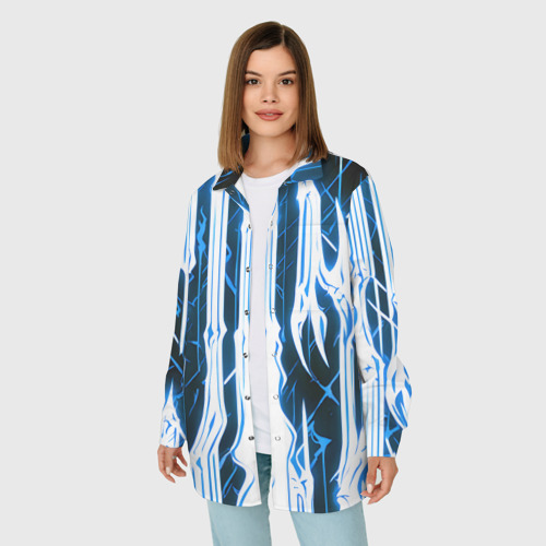 Женская рубашка oversize 3D с принтом Синие неоновые полосы на чёрном фоне, фото на моделе #1