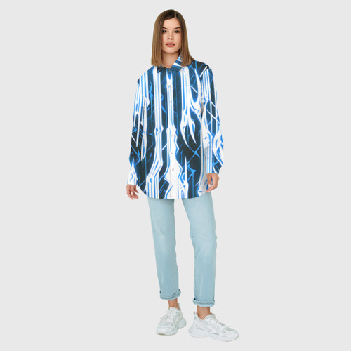 Женская рубашка oversize 3D с принтом Синие неоновые полосы на чёрном фоне, вид сбоку #3