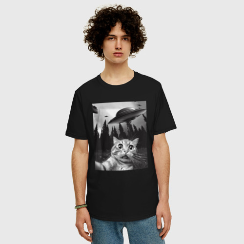 Мужская футболка хлопок Oversize с принтом Кот и НЛО, фото на моделе #1