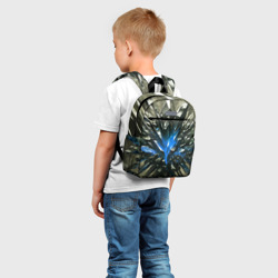 Рюкзак с принтом Драгоценный камень синий для ребенка, вид на модели спереди №2. Цвет основы: белый