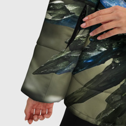 Куртка с принтом Драгоценный камень синий для женщины, вид на модели спереди №4. Цвет основы: черный