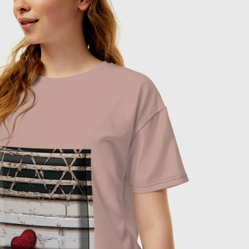 Женская футболка хлопок Oversize с принтом Брошенное сердце, фото на моделе #1
