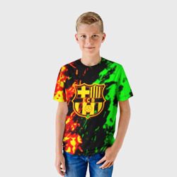 Футболка с принтом Barcelona огненное лого для ребенка, вид на модели спереди №2. Цвет основы: белый