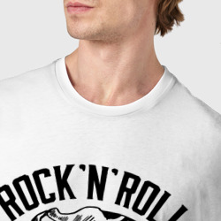 Футболка с принтом Rock n roll - amazing music для мужчины, вид на модели спереди №4. Цвет основы: белый