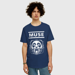 Футболка с принтом Muse rock panda для мужчины, вид на модели спереди №2. Цвет основы: темно-синий
