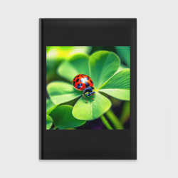 Ежедневник Красная божья коровка на листике клевера