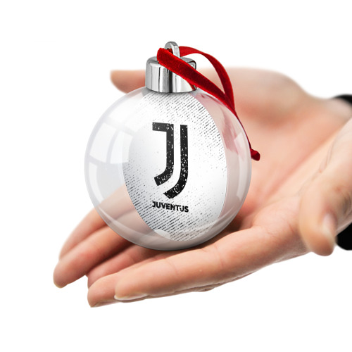 Ёлочный шар Juventus с потертостями на светлом фоне - фото 2