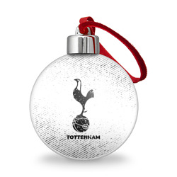 Ёлочный шар Tottenham с потертостями на светлом фоне
