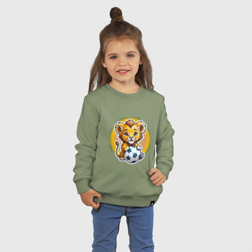 Детский свитшот хлопок Львенок и футбольный мяч, цвет авокадо - фото 3