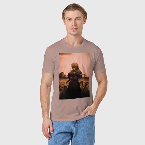 Мужская футболка хлопок Сага о Винланде Торфинн с кинжалами, цвет пыльно-розовый - фото 3
