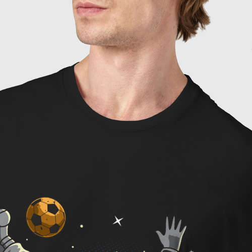 Мужская футболка хлопок Космонавт играет в футбол, цвет черный - фото 6