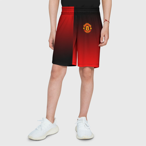 Детские спортивные шорты 3D с принтом Манчестер Юнайтед градиент спорт, вид сбоку #3