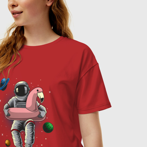 Женская футболка хлопок Oversize с принтом Космонавт в надувном фламинго, фото на моделе #1