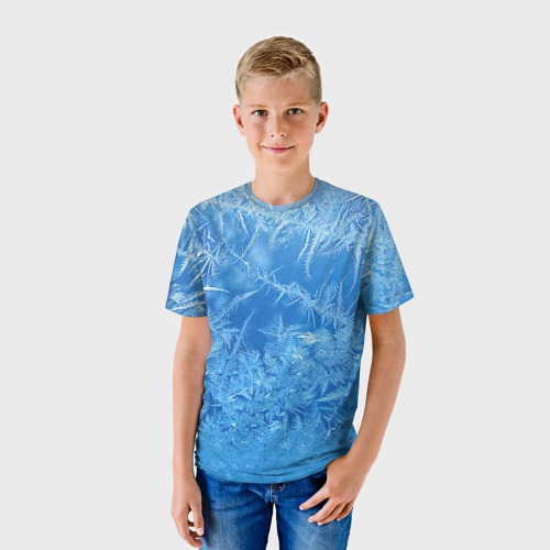 Детская футболка 3D с принтом Морозные узоры на голубом фоне, фото на моделе #1