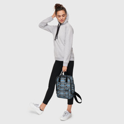 Рюкзак с принтом Синяя плетёная броня киберпанк для женщины, вид на модели спереди №4. Цвет основы: белый