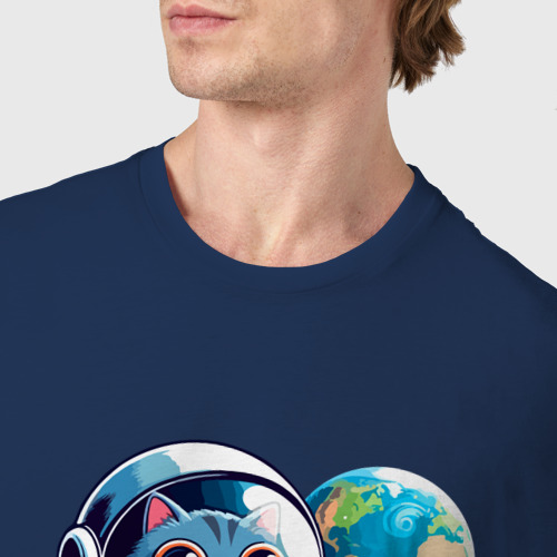 Мужская футболка хлопок Котик космонавт с рыбой - нейросеть, цвет темно-синий - фото 6