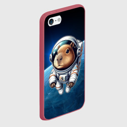 Чехол для iPhone 5/5S матовый Кроха капибара в космическом скафандре - фото 2