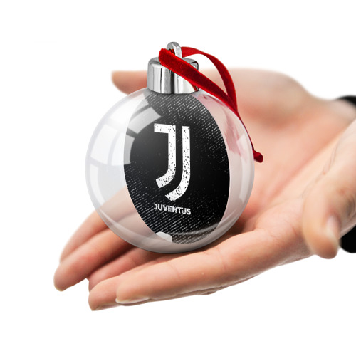 Ёлочный шар Juventus с потертостями на темном фоне - фото 2