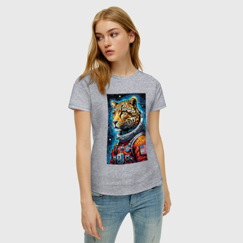 Женская футболка хлопок с принтом Леопард бравый космонавт - нейросеть, фото на моделе #1