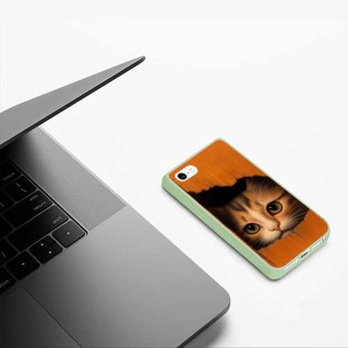 Чехол для iPhone 5/5S матовый Кот выглядывает из деревянного  отверстия , цвет салатовый - фото 5