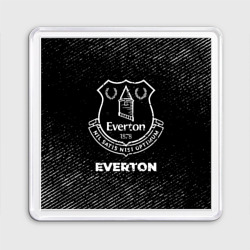 Магнит 55*55 Everton с потертостями на темном фоне