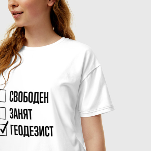 Женская футболка хлопок Oversize с принтом Свободен занят: геодезист, фото на моделе #1