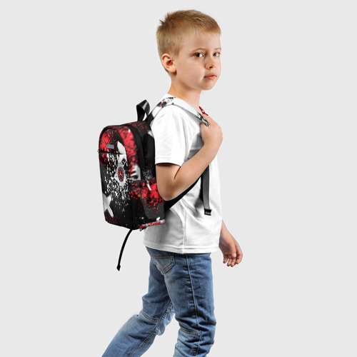 Детский рюкзак 3D с принтом Мерседес на фоне граффити и брызг красок, вид сзади #1