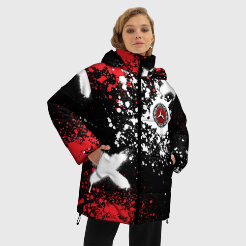 Женская зимняя куртка 3D с принтом Мерседес на фоне граффити и брызг красок, фото на моделе #1