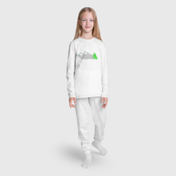 Пижама с принтом Ёлка в горах для ребенка, вид на модели спереди №3. Цвет основы: белый