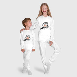 Пижама с принтом Приключения в горах ждут для ребенка, вид на модели спереди №5. Цвет основы: белый