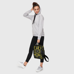 Рюкзак с принтом Геометрические фракталы для женщины, вид на модели спереди №4. Цвет основы: белый
