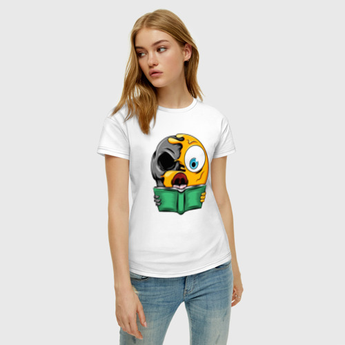 Женская футболка хлопок с принтом Читающий смайлик, фото на моделе #1